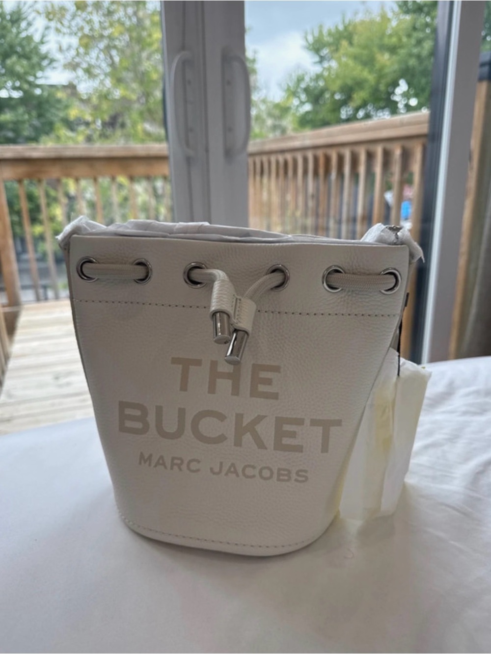 Marc Jacobs White 'The Bucket' Leather Drawstring Crossbody